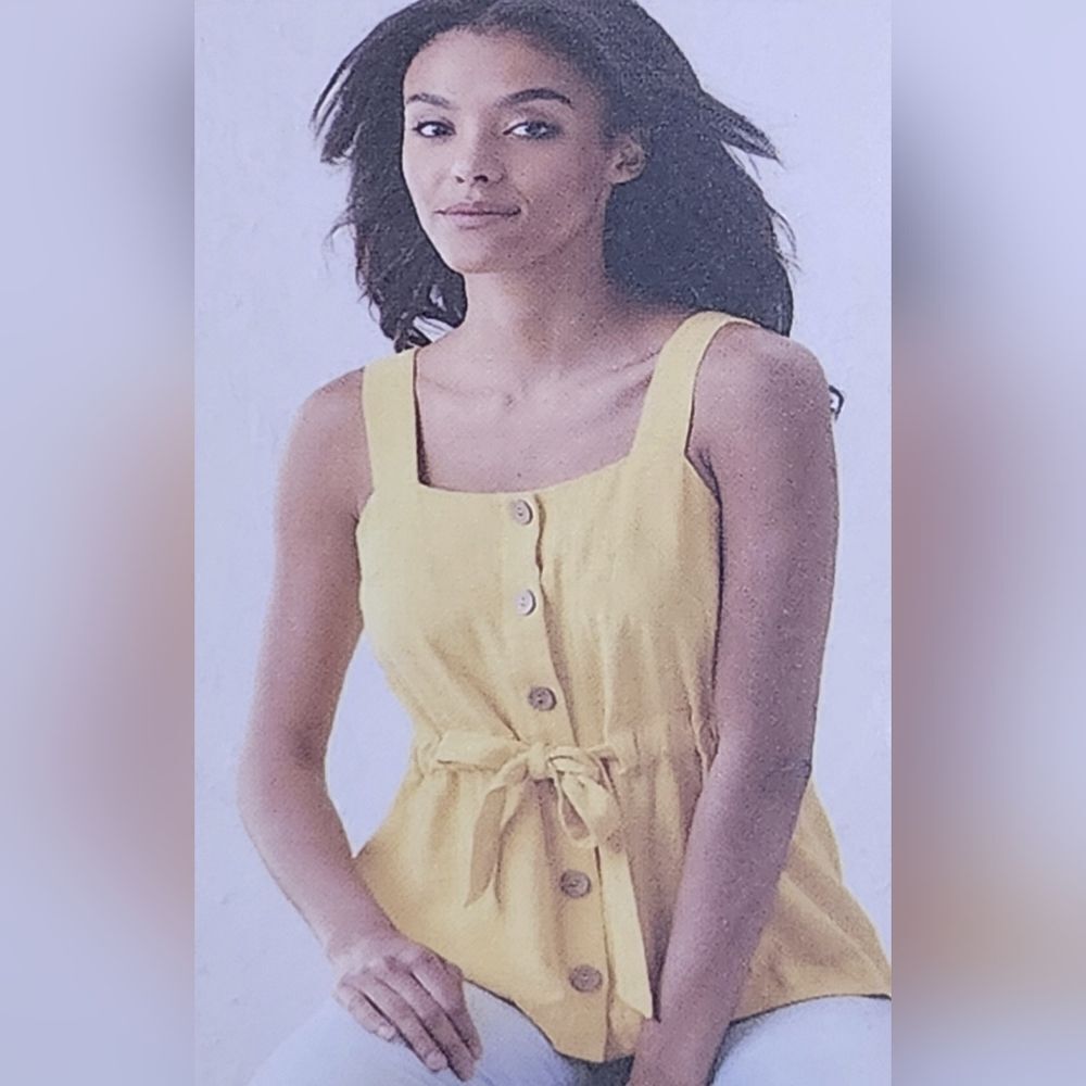 🔺️NWT Charlie Paige Yellow Linen Wood Buttoned Tie Belt Sleeveless Top Medium